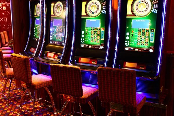 Mega Moolah slot game interface on kakak judi showing progressive jackpot display and African wildlife symbols